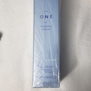 The One By Frederick Fekkai miraculous one repair spray.